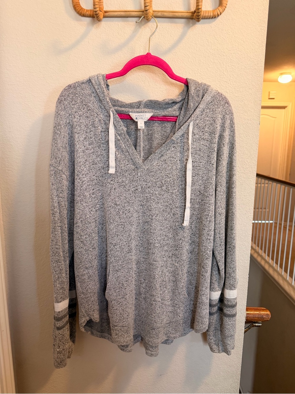 Sweater neckline identification